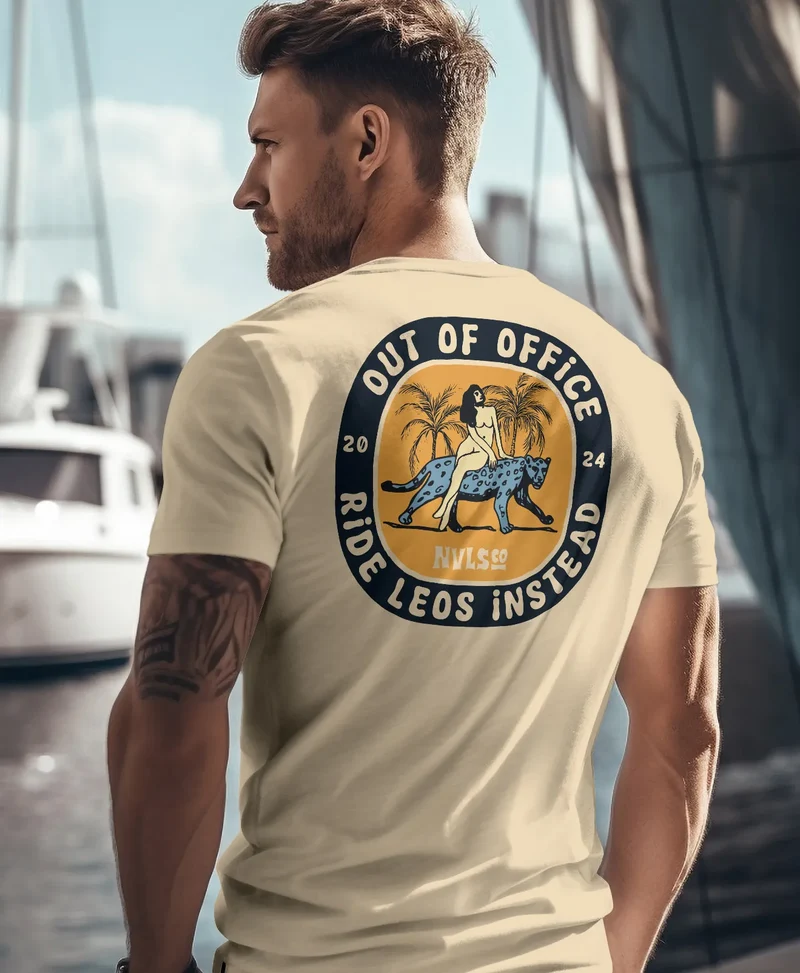 Herren T-Shirt Backprint Leopard Aufdruck Spruch Out of Office Sommer Freizeit Fashion Streetstyle