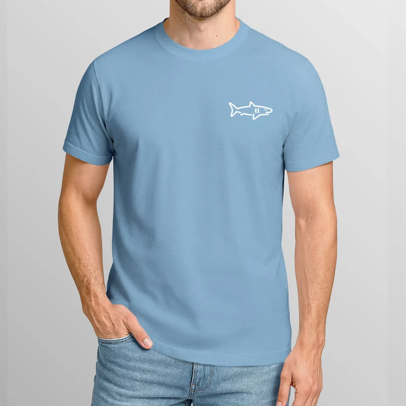 Herren T-Shirt mit Hai Print - Kurzarm Shirt mit dezentem Shark Logo auf der Brust – Baumwolle – Maritimer Sommer-Look