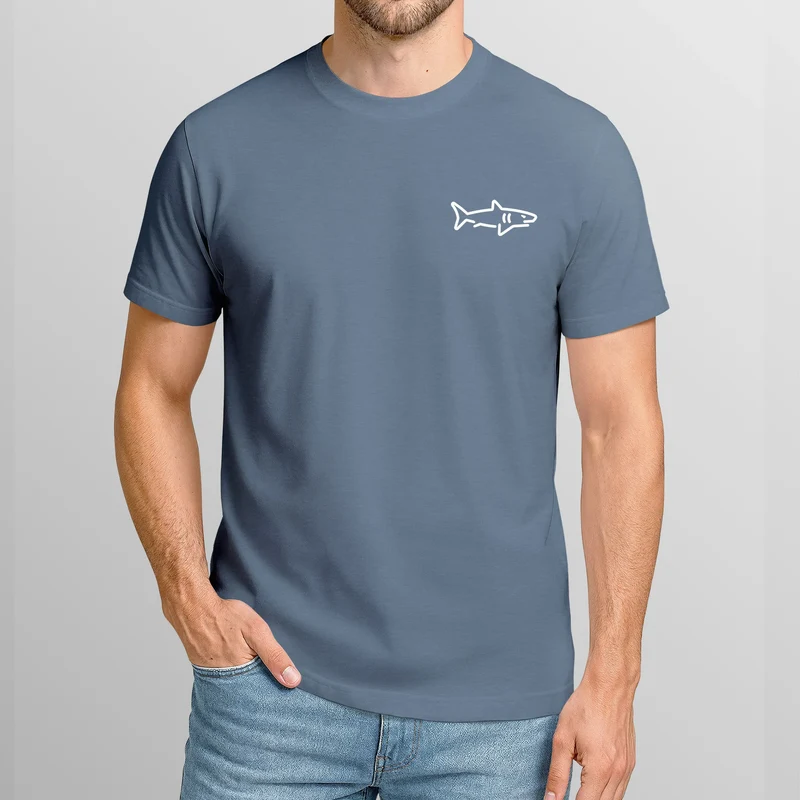 Herren T-Shirt mit Hai Print - Kurzarm Shirt mit dezentem Shark Logo auf der Brust – Baumwolle – Maritimer Sommer-Look