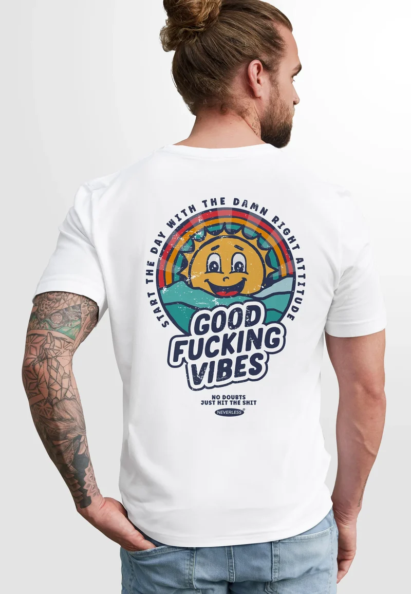 Backprint TShirt Herren Good Vibes Schriftzug Sommer Sonne Retro Vintage Printshirt mit Brustlogo Fashion Streetstyle