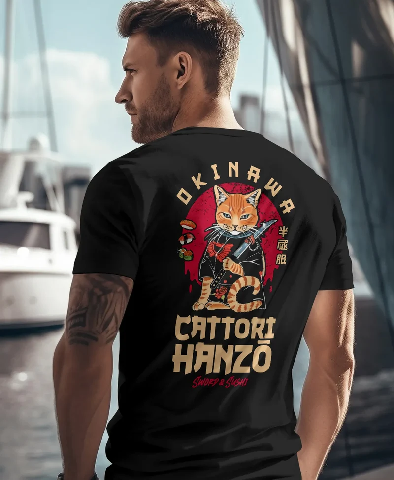 Herren T-Shirt Rückendruck Brustlogo Cattori Hanzo Japan Style Sushi Katze Backprint Fashion Streetstyle