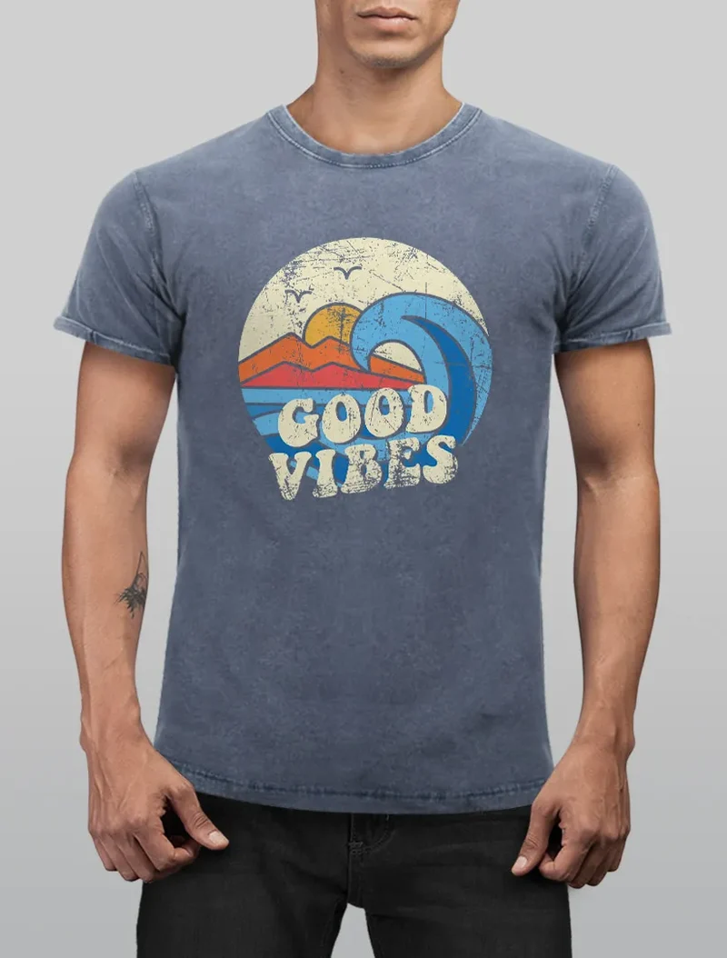 Herren T-Shirt Schrift Good Vibes Welle Hippie Slogan Statement Surf Design Vintage Retro Printshirt