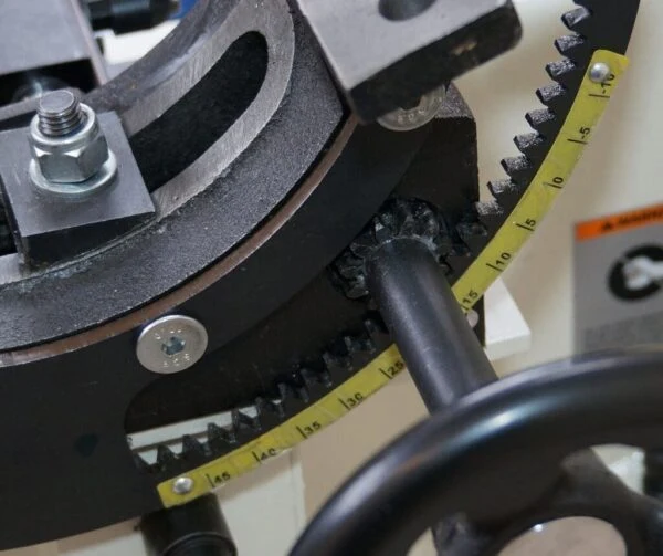 Model 10-326: 14″ Deluxe Bandsaw